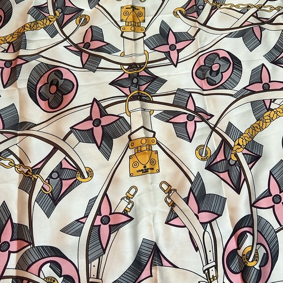 Gorgeous new with tags Louis Vuitton scarf - Picture 6 of 8
